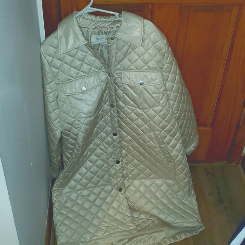 Cream long button up puffer jacket by Treasure & Bond size large